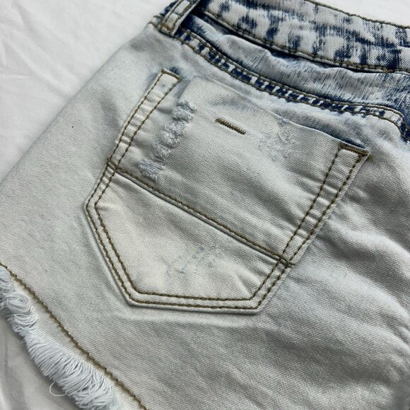 L'Amour by Nanette Lapore Denim Shorts Jr Size 7 Acid Wash Studded Embellished - Picture 6 of 9